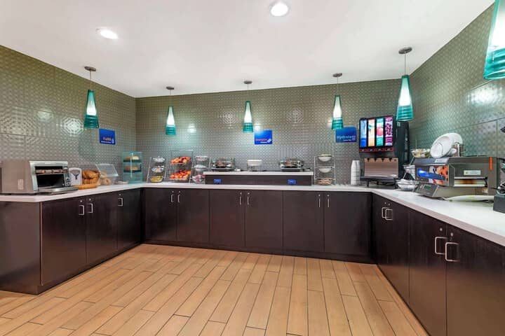 Breakfast area